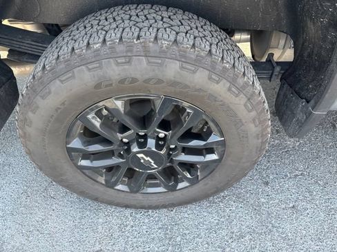 Used 2025 Chevrolet Silverado 2500 Custom w/ Custom Value Package AWD/4WD image 4
