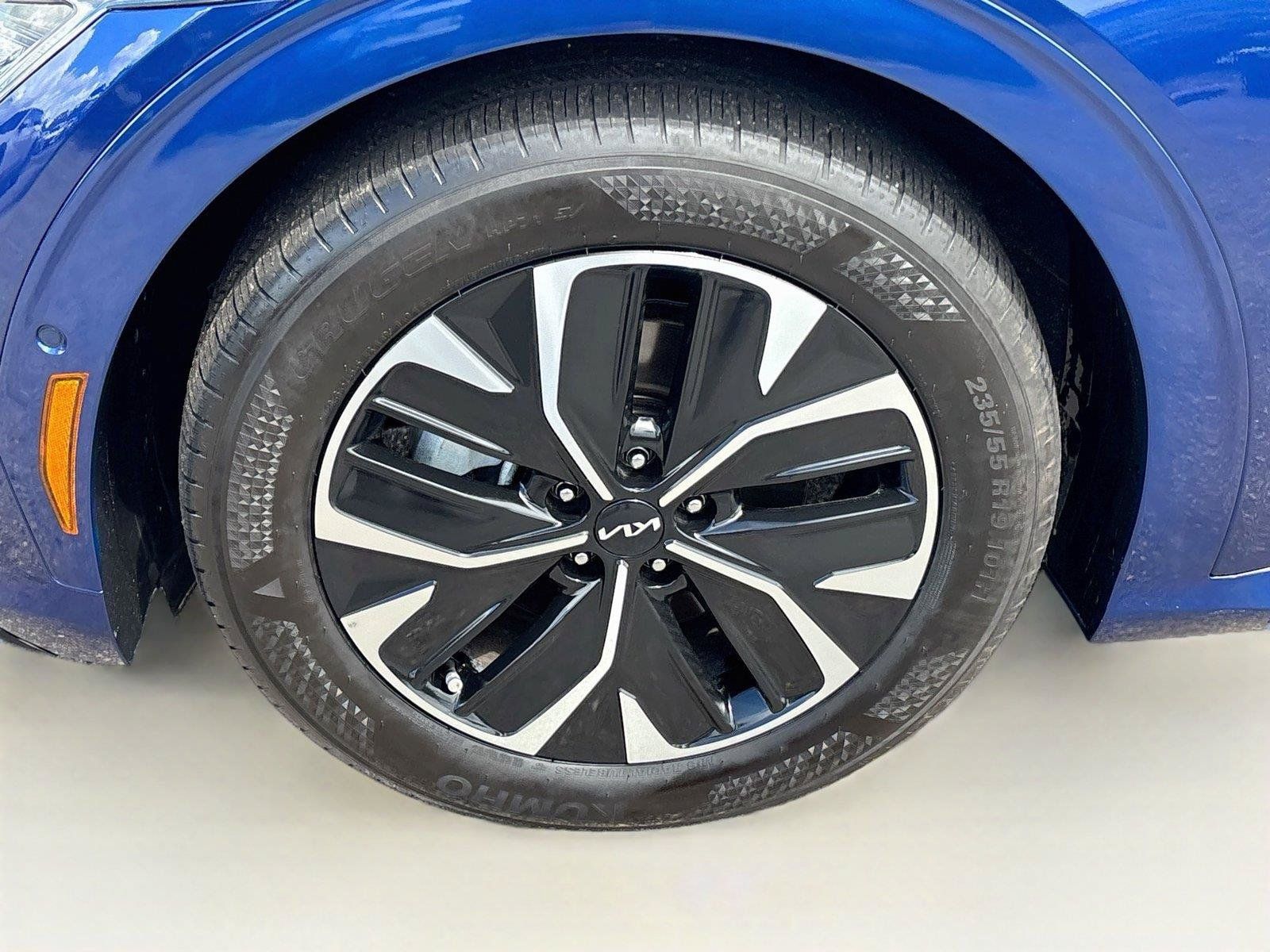 Used 2024 Kia EV6 GT-Line w/ GT-Line White Seat Package RWD image 32