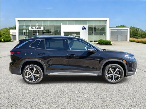 New 2026 Volkswagen Tiguan SE image 9