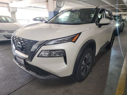 Used 2023 Nissan Rogue SV FWD image 4