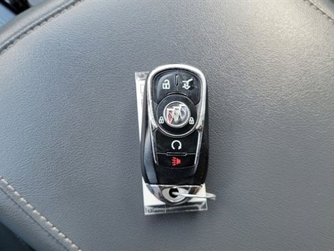 Used 2022 Buick Enclave Premium image 33