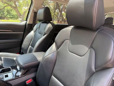 Used 2025 Kia Telluride S FWD image 9