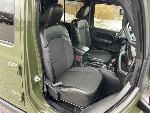 Used 2023 Jeep Gladiator Sport S image 39