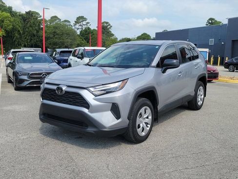 Used 2024 Toyota RAV4 LE FWD image 5