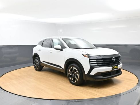 Used 2025 Nissan Kicks SV AWD/4WD image 10