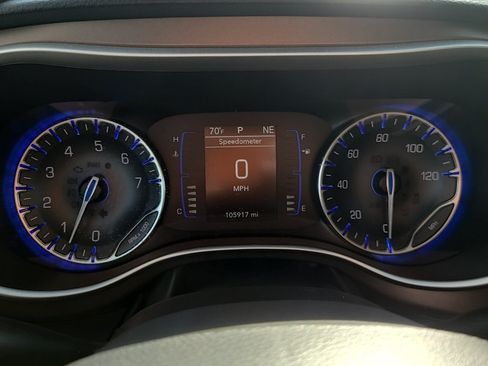 Used 2018 Chrysler Pacifica Touring Plus w/ Tire & Wheel Group FWD image 28