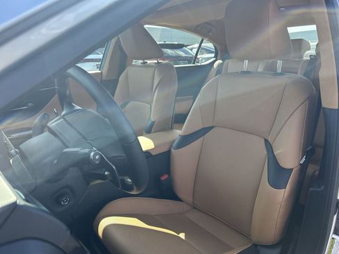 Used 2025 Lexus ES 350 w/ Premium Package image 30