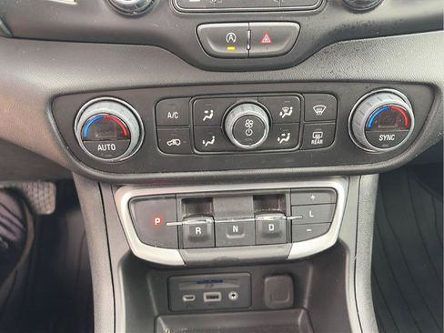 Certified 2023 GMC Terrain SLT AWD/4WD image 30