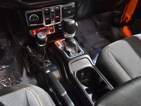 Used 2025 Jeep Gladiator Sport AWD/4WD image 40
