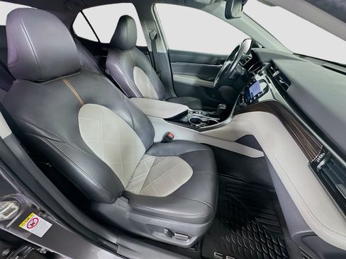 Used 2019 Toyota Camry XLE FWD image 29