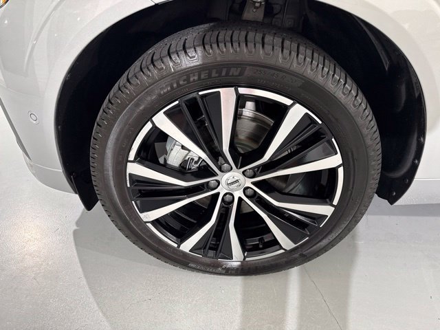 Used 2024 Volvo XC60 B5 Plus AWD/4WD image 4