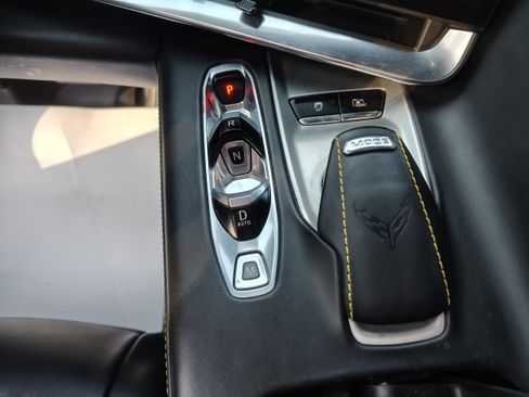 Used 2021 Chevrolet Corvette Stingray Premium Conv w/ Z51 Performance Package image 19