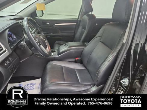 Used 2017 Toyota Highlander XLE image 11