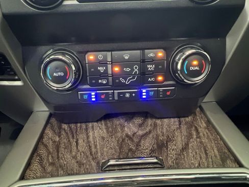 Used 2019 Ford F250 Lariat w/ Lariat Ultimate Package AWD/4WD image 18