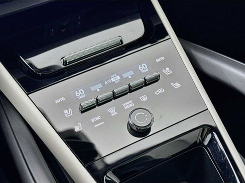 Certified 2025 Porsche Cayenne S AWD/4WD image 21
