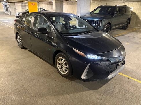 Used 2022 Toyota Prius Prime LE FWD image 1