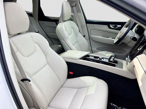 Used 2023 Volvo XC60 B5 Plus w/ Protection Package Premier image 31