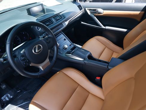 Used 2016 Lexus CT 200h w/ Navigation Package FWD image 6