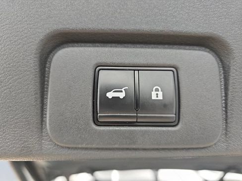 Used 2025 Nissan Rogue SV w/ SV Premium Package FWD image 34