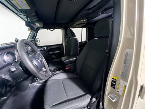 Used 2020 Jeep Gladiator Sport AWD/4WD image 14