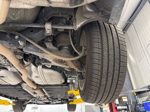 Used 2013 Cadillac XTS Premium AWD/4WD image 32