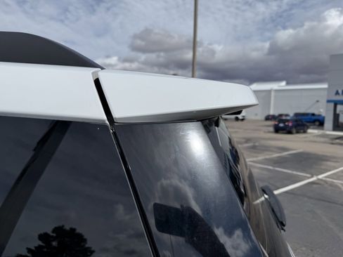 Used 2023 Ford Expedition Limited image 9