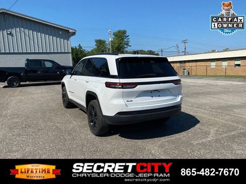 Used 2023 Jeep Grand Cherokee Altitude AWD/4WD image 7