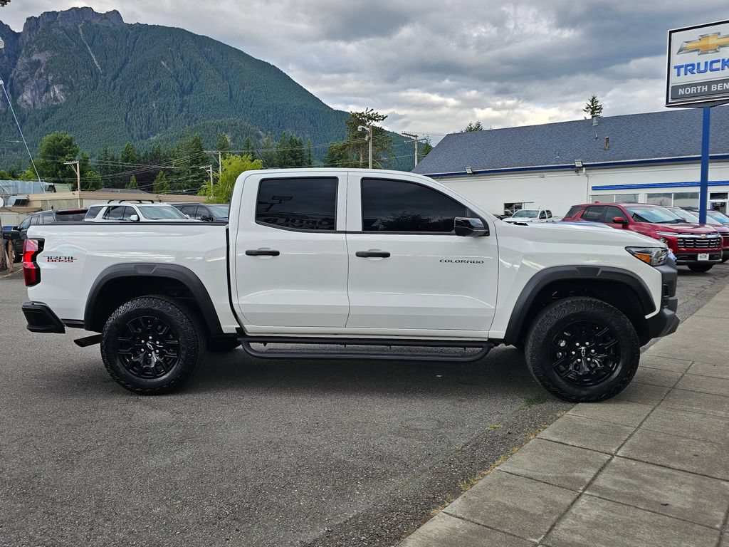 Used 2024 Chevrolet Colorado Trail Boss w/ Technology Package AWD/4WD image 4