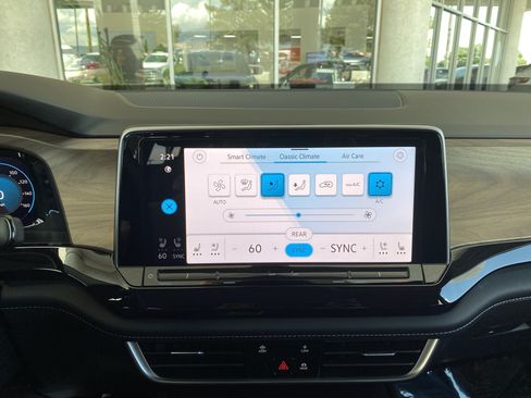 Certified 2025 Volkswagen Atlas SE AWD/4WD image 33