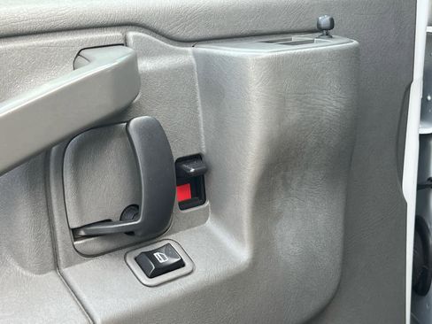 Used 2019 Chevrolet Express 3500 Extended w/ Driver Convenience Package image 18