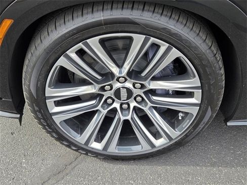 New 2026 Cadillac Vistiq Platinum w/ LPO, Floor Liner Package image 9