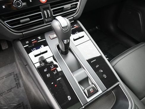 Certified 2025 Porsche Macan w/ Premium Package Plus AWD/4WD image 22