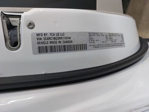 Used 2024 Chrysler Pacifica Touring-L FWD image 45