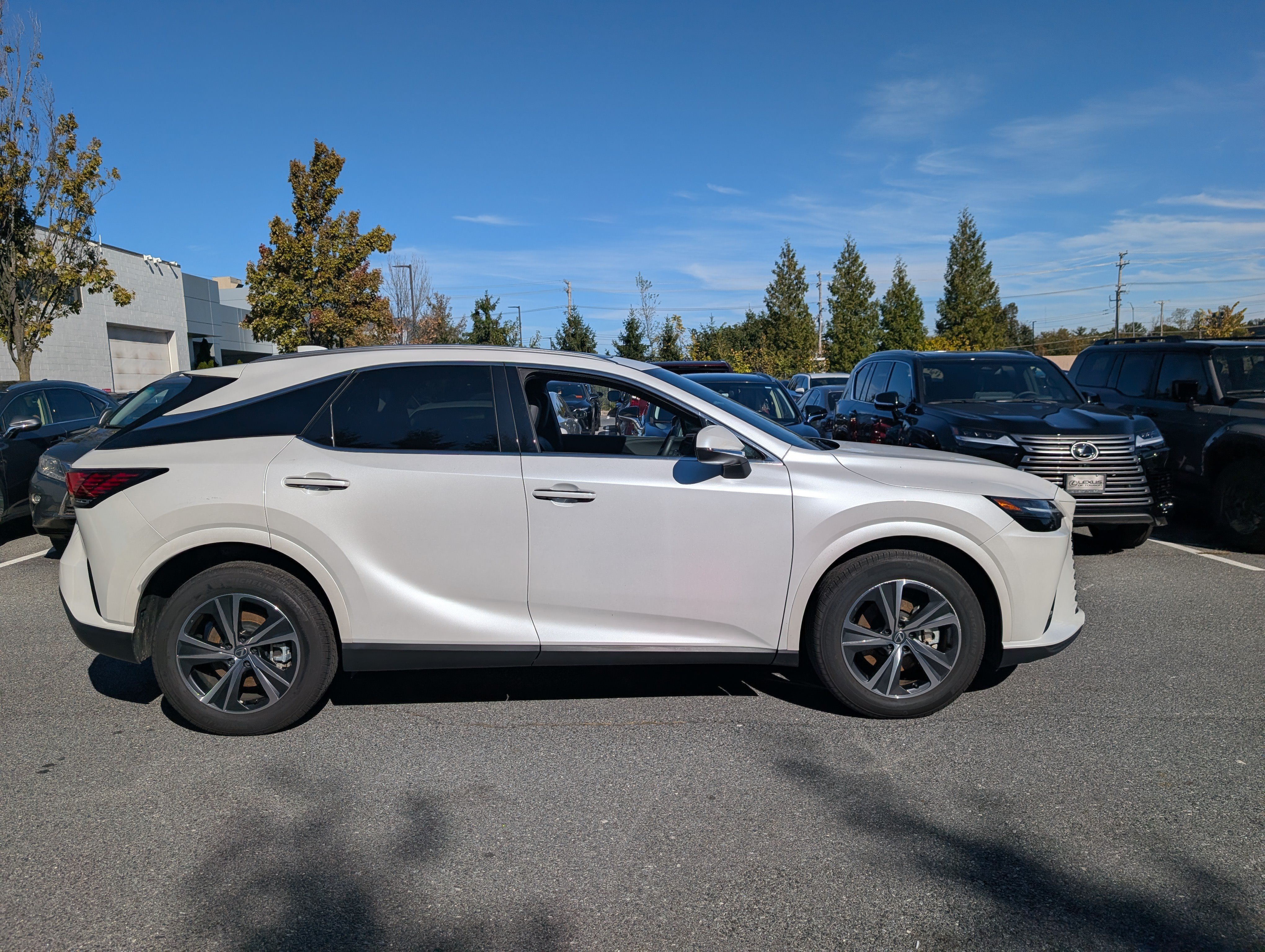 Used 2026 Lexus RX 350h AWD/4WD image 2