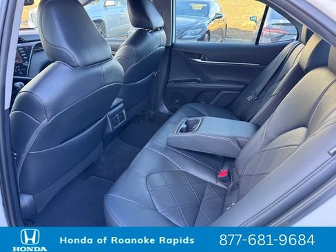 Used 2019 Toyota Camry XLE image 19