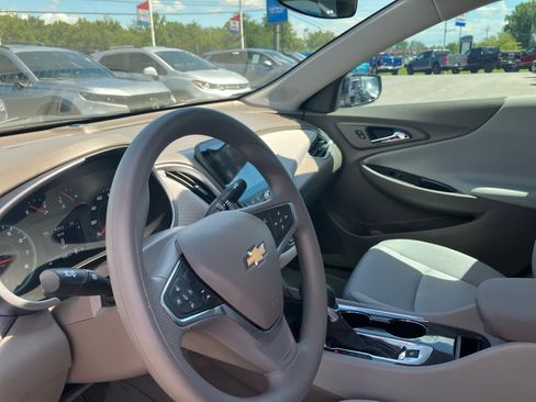 Used 2025 Chevrolet Malibu LT FWD image 9