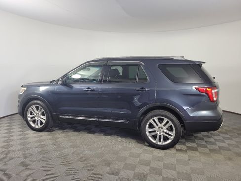 Used 2017 Ford Explorer XLT w/ Equipment Group 202A FWD image 3