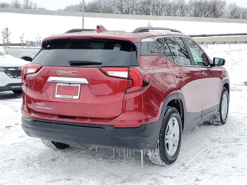 Used 2023 GMC Terrain SLE w/ Driver Convenience Package image 3