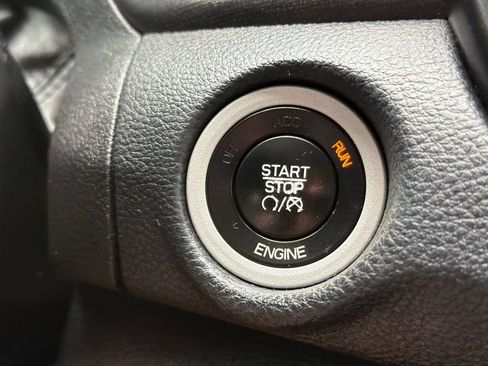 Used 2016 Chrysler 200 Limited FWD image 20