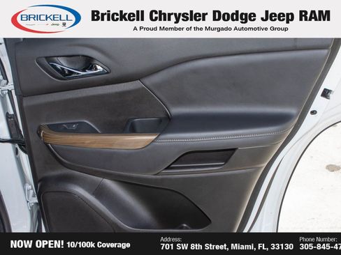 Used 2023 GMC Acadia SLE image 14