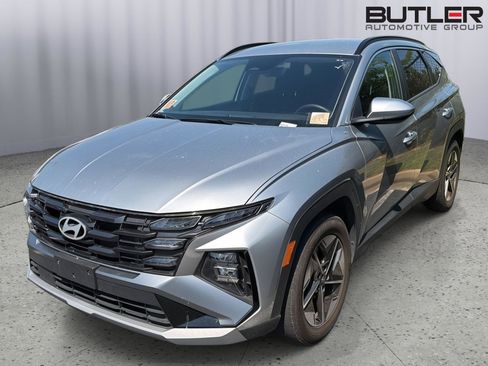Used 2025 Hyundai Tucson SEL FWD image 2