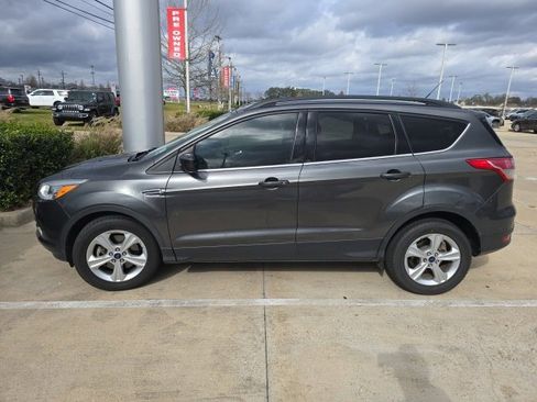 Used 2015 Ford Escape SE w/ Equipment Group 201A image 2