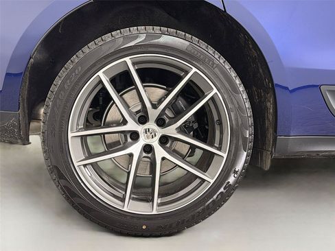 Certified 2026 Porsche Macan AWD/4WD image 13