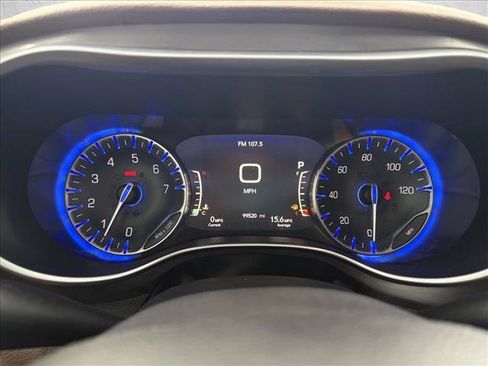 Used 2018 Chrysler Pacifica Limited FWD image 7