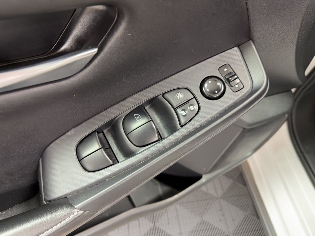 Used 2025 Nissan Sentra SV FWD image 15