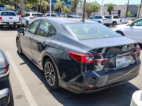 Used 2025 Toyota Camry XLE FWD image 8