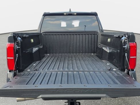 Used 2025 Toyota Tacoma TRD Off-Road AWD/4WD image 12