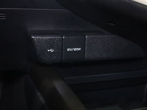 Used 2022 Toyota Camry SE w/ Cold Weather Package image 24