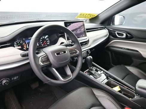 Used 2025 Jeep Compass Limited AWD/4WD image 18
