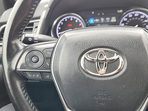 Used 2019 Toyota Camry XLE image 18